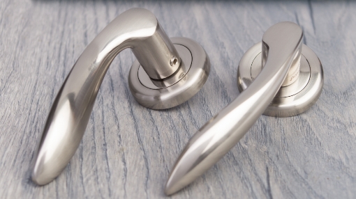 Picture of Sonnato Pieta Satin Chrome Lockset Incl Handles, Lock & 2 Hinges