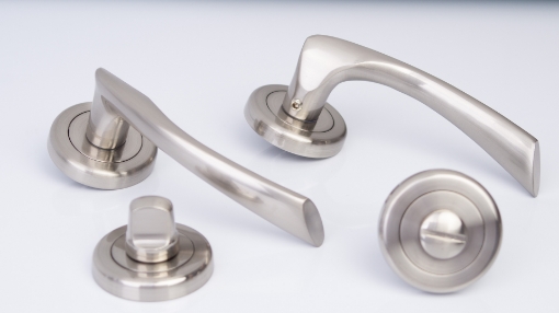 Picture of Sonnato Trevi Satin Chrome Wc Lockset Incl Handles, Lock & 2 Hinges